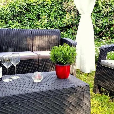 Apartamento With Cosy Garden
