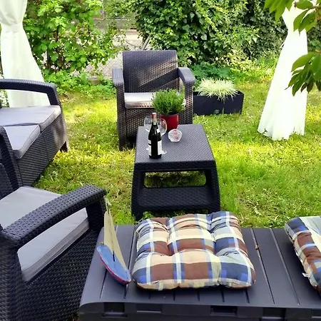 Apartamento With Cosy Garden *