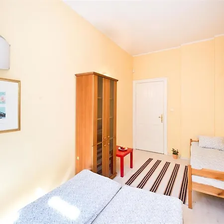 With Cosy Garden Apartamento